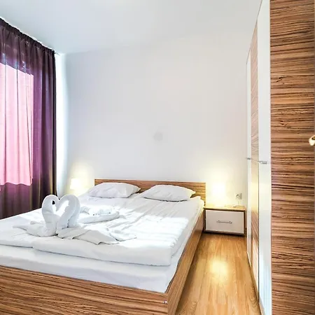 Admiral Plaza Premium Апартамент *