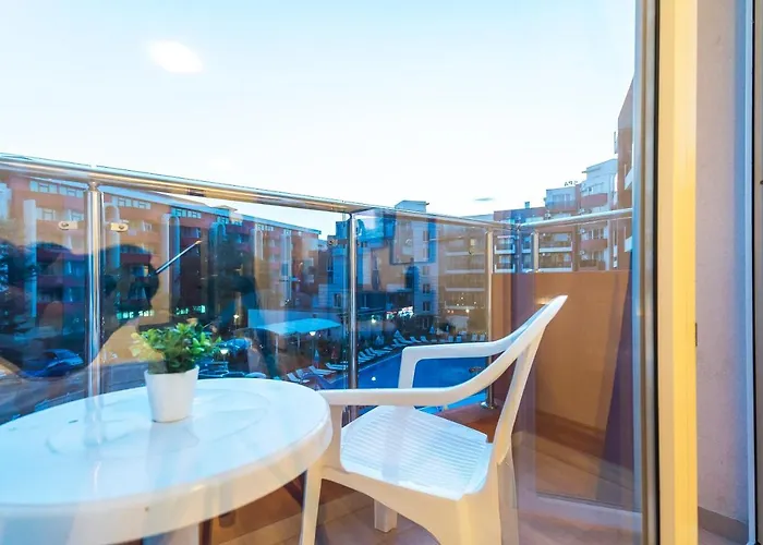 Admiral Plaza Premium Lägenhet